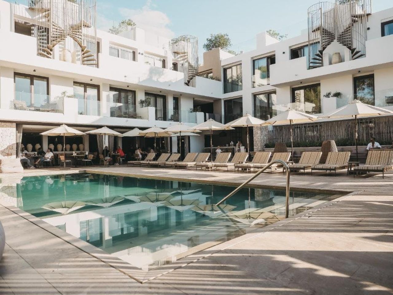 Zwembad bij het luxe 5*-Hotel Barefoot Hotel Mallorca